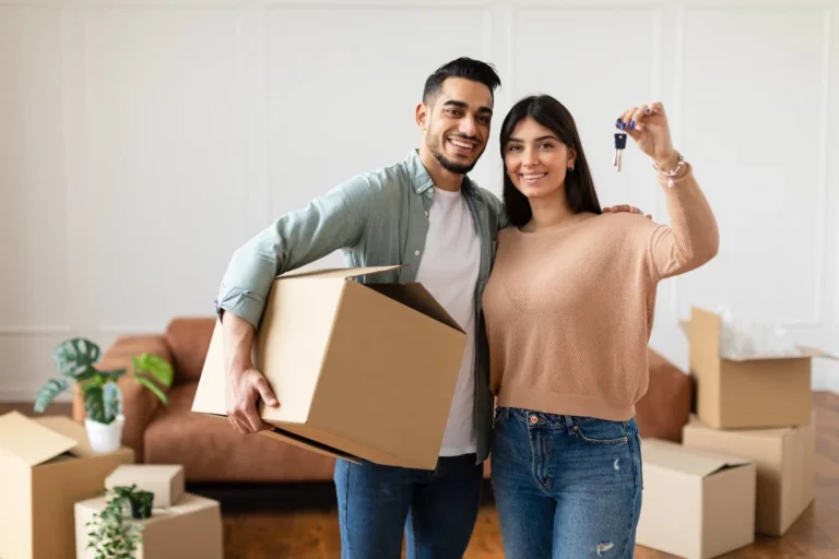 Erfahrenes Umzugsunternehmen Hamburg mit alle Services für private und gewerbliche Umzüge – inklusive Transport, Verpackung, Möbelmontage und Entrümpelung.